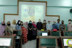 Foto bersama Dekan Fakultas Ekonomi dan Bisnis beserta Narasumber dan para Dosen Peserta workshop